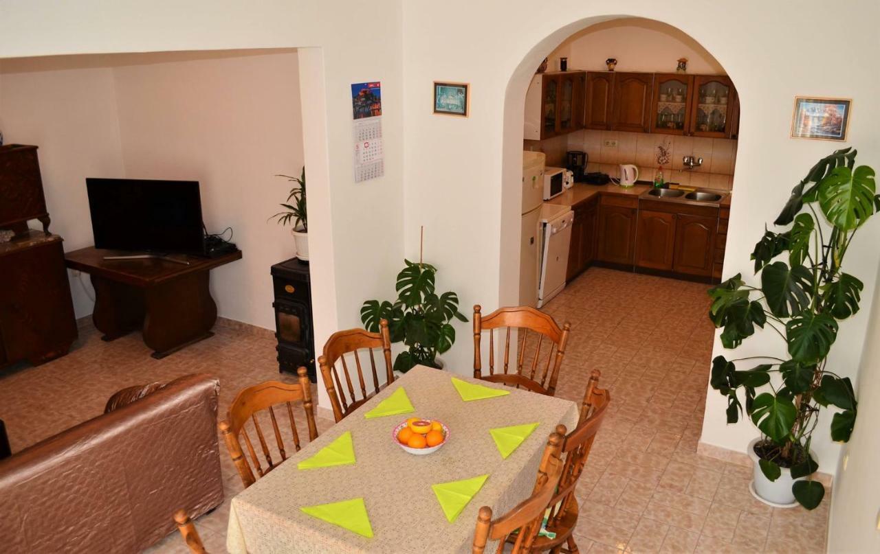 Apartman Rosa Pirovac Ngoại thất bức ảnh